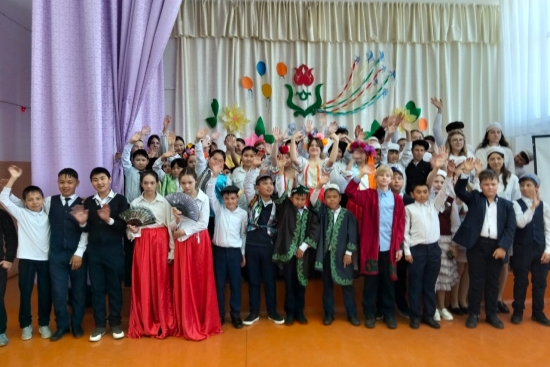 «Қазақстан — бақытты өмір белгісі» атты кітап көрмесі Қазақстан халқының бірлігі күніне орай кітапханада ұйымдастырылды. Аталған кітап көрмесінің мақсаты — халықтар достығы, бейбітшілік пен келісім туралы әдебиеттерді насихаттау, сондай-ақ көпұлтты қоғамд